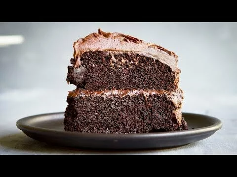 The Best (VEGAN) Chocolate Cake Recipe II (eggless, dairy-free) – Hot Chocolate Hits